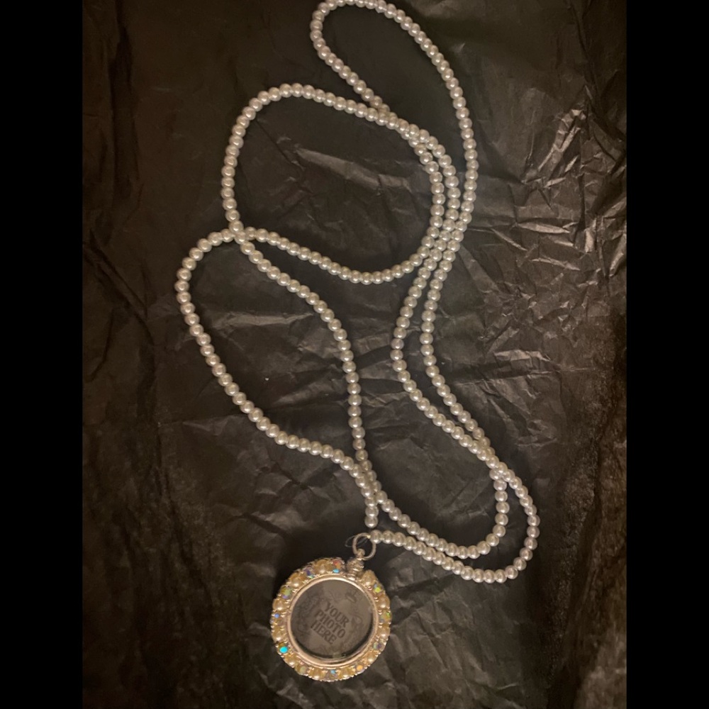 3 For $13
NolaAngel Designs long pearl necklace with picture pendant - Picture 1 of 3